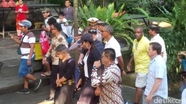 Obama saat tiba di Tirta Empul (David Saut/detikcom)