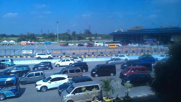 H+1 Lebaran, 88.000 Kendaraan Lewati Tol Cikarut Arah Jakarta H+1 Lebaran, 88.000 Kendaraan Lewati Tol Cikarut Arah Jakarta