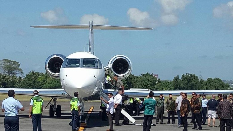 Sebelum Berangkat ke Yogya, Obama Sempat Berfoto di Ngurah Rai