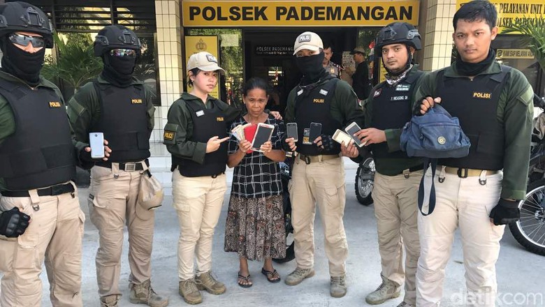 Curi Uang dan HP di Ancol, Seorang Nenek Ditangkap Polisi Curi Uang dan HP di Ancol, Seorang Nenek Ditangkap Polisi