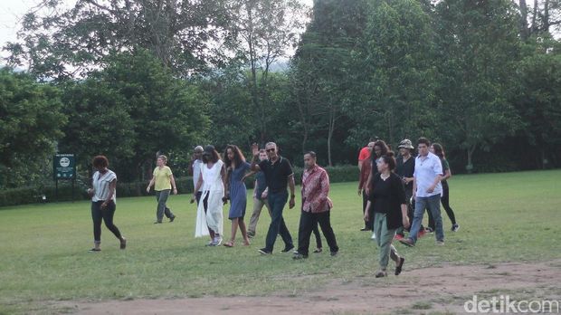  Barack Obama saat berada di kawasan Candi Borobudur, Magelang, Rabu (28/7/2017).