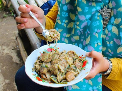 Mudik ke Cirebon, Coba Kuliner Lotek Bongko di Setu Patok