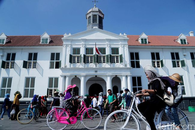 Libur Lebaran, Kota Tua Ramai Wisatawan