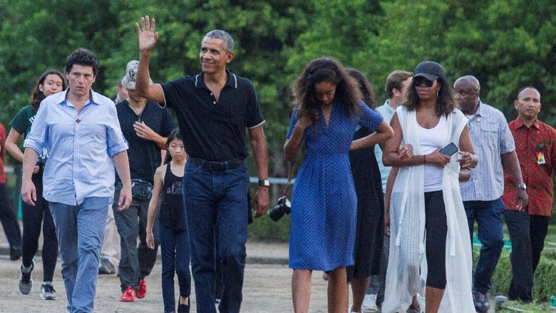 Usai Nikmati Bukit Becici, Obama Lahap Makan Mi Lethek Asli Bantul