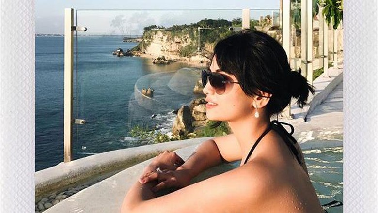 Aurel Liburan ke Bali Bareng Pacar, Vanessa Angel Seksi Berbikini Aurel Liburan ke Bali Bareng Pacar, Vanessa Angel Seksi Berbikini