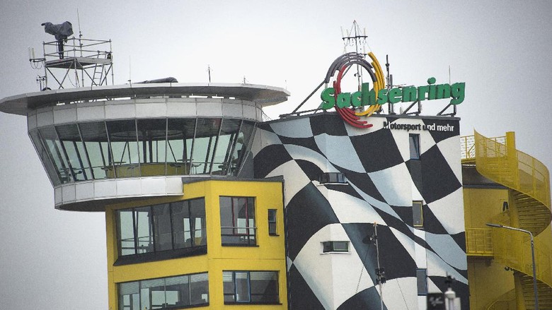 Di MotoGP Jerman, Race Director Bisa Kirim Pesan ke Rider Lewat Panel Instrumen Di MotoGP Jerman, Race Director Bisa Kirim Pesan ke Rider Lewat Panel Instrumen