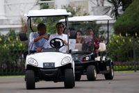 Jokowi menyopiri Obama di Istana Bogor, Jumat (30/6) kemarin.