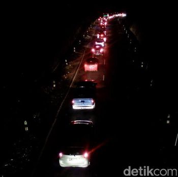 Jalur Selatan dari Sumpiuh-Buntu Macet Parah Sepanjang 16.5 KM 