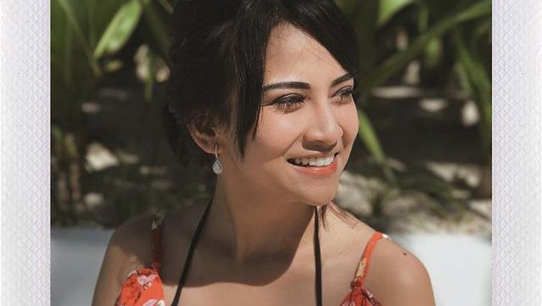 Vanessa Angel Marah-marah Penerbangannya Batal Vanessa Angel Marah-marah Penerbangannya Batal