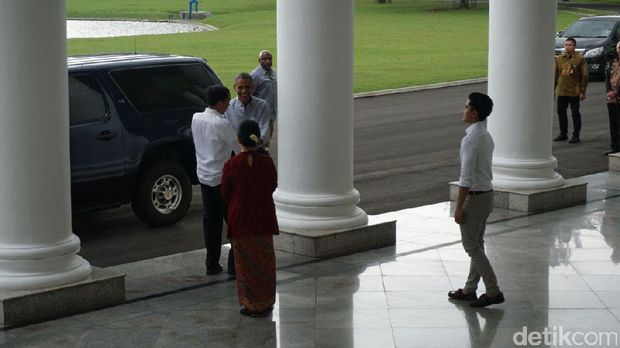 Obama disambut Jokowi dan keluarga di Istana Bogor, Jumat (30/6/2017)