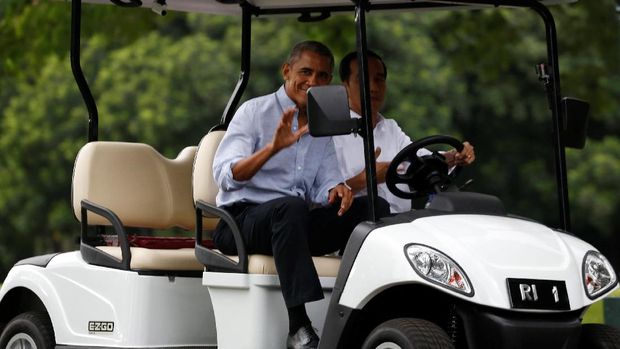 OBAMA DAN JOKOWI MENGOBROL DENGAN SANTAPAN ALA INDONESIA OBAMA DAN JOKOWI MENGOBROL DENGAN SANTAPAN ALA INDONESIA
