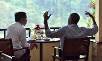 Jokowi dan Obama be   rbincang di Grand Garden Cafer.