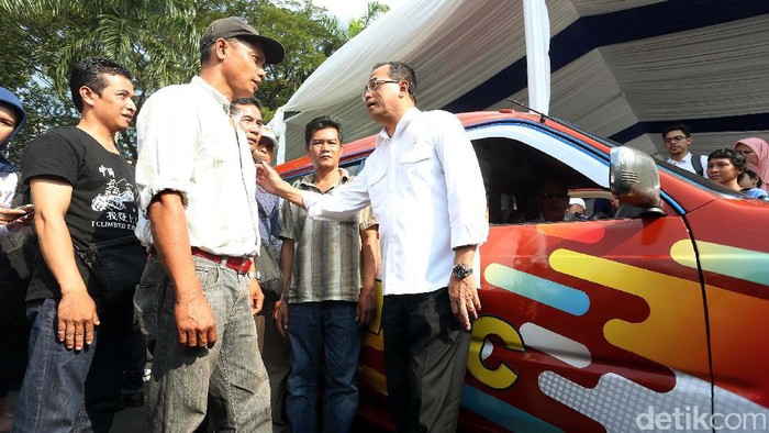 Menhub Budi Karya (kanan). Foto: Rengga Sancaya Menhub Budi Karya (kanan). Foto: Rengga Sancaya