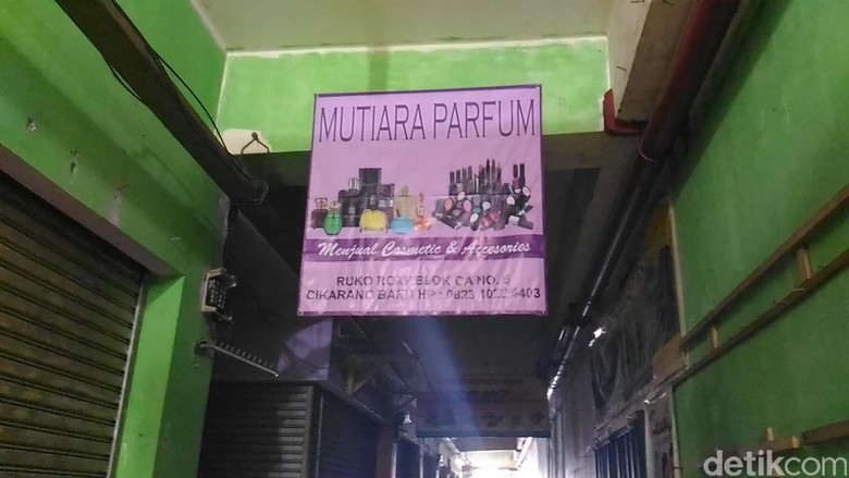 Di Hari Penusukan Anggota Brimob, Mulyadi Tutup Toko Sore Hari Di Hari Penusukan Anggota Brimob, Mulyadi Tutup Toko Sore Hari