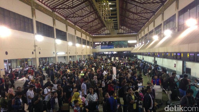 Jumlah Penumpang Pesawat Hingga Kereta Melonjak di Juli 2017 Jumlah Penumpang Pesawat Hingga Kereta Melonjak di Juli 2017