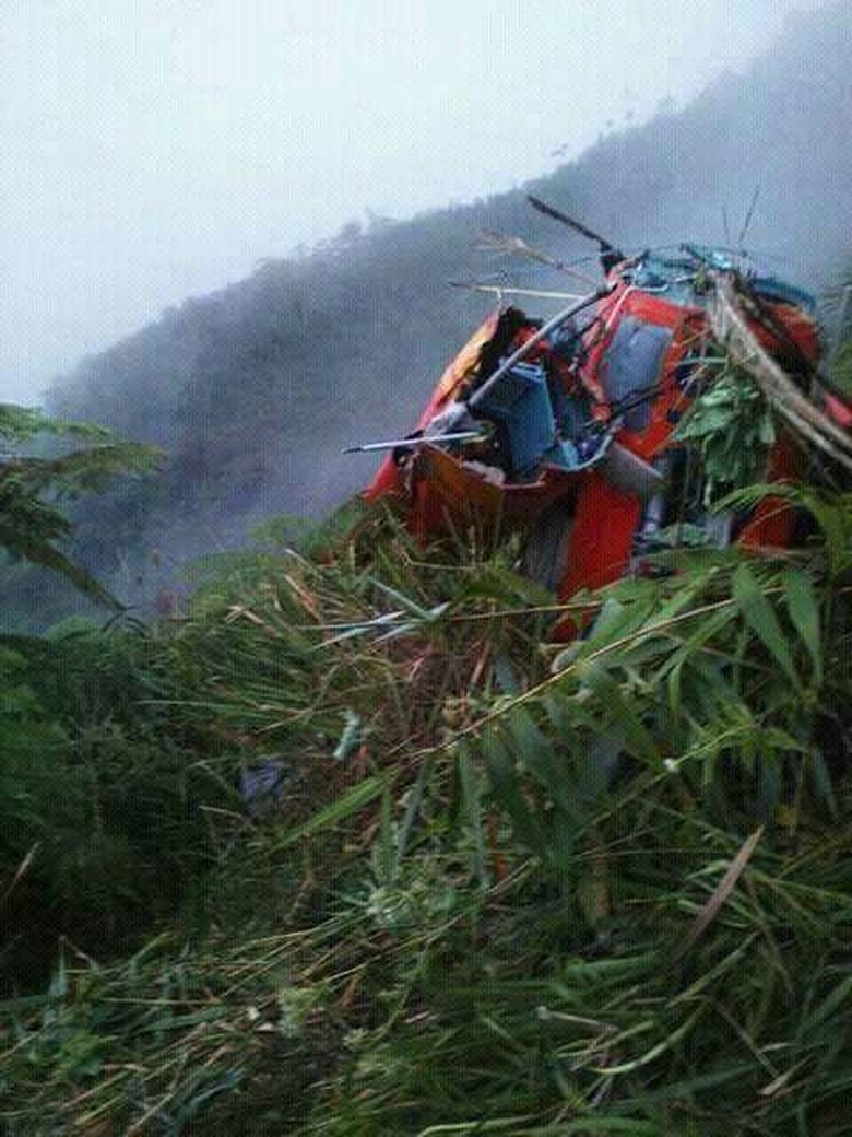 Heli Basarnas Tabrak Tebing Saat Ada Kabut Tebal