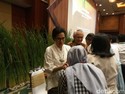 Sri Mulyani Salami Ratusan Tamu Saat Halal Bihalal