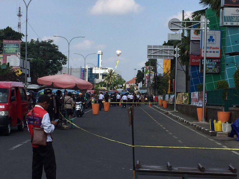 Gegana Cek Benda Mencurigakan Depan ITC Depok, Lalin Macet Parah