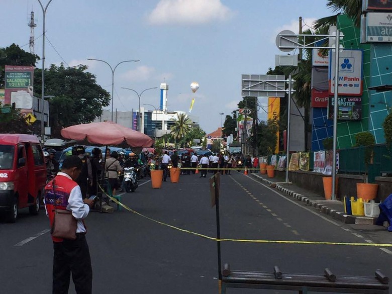 Benda Mencurigakan Ditemukan Dekat ITC Depok, Gegana Dikerahkan Benda Mencurigakan Ditemukan Dekat ITC Depok, Gegana Dikerahkan