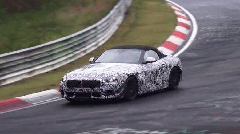 Mobil Perkawinan BMW dan Toyota Muncul Lagi di Jalanan Mobil Perkawinan BMW dan Toyota Muncul Lagi di Jalanan
