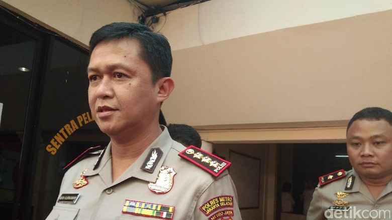 Polisi Bentuk Tim Buru Pemasang Bendera ISIS di Kebayoran Lama