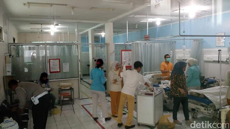 Tiga Pemudik Ditabrak Bus Kencono Wungu, 1 Tewas Tiga Pemudik Ditabrak Bus Kencono Wungu, 1 Tewas