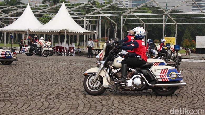 Mengintip Aksi Patwal Latihan Naik Moge di Monas Mengintip Aksi Patwal Latihan Naik Moge di Monas