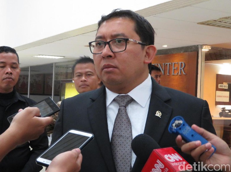 Fadli Tuding Ada Pihak yang Coba Kaitkan Asma Dewi dengan Gerindra Fadli Tuding Ada Pihak yang Coba Kaitkan Asma Dewi dengan Gerindra
