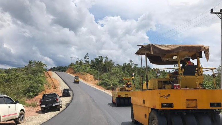 Jokowi Gencar Bangun Jalan di Perbatasan, Begini Progresnya Jokowi Gencar Bangun Jalan di Perbatasan, Begini Progresnya