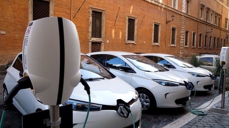 Prancis Akan Larang Mobil Berbahan Bakar Bensin Atau Solar Mulai 2040 Prancis Akan Larang Mobil Berbahan Bakar Bensin Atau Solar Mulai 2040