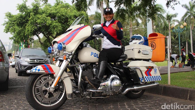 Biasa Naik Moge, Polwan Patwal Ini Jadi Kagok kalau Naik Motor Biasa Biasa Naik Moge, Polwan Patwal Ini Jadi Kagok kalau Naik Motor Biasa