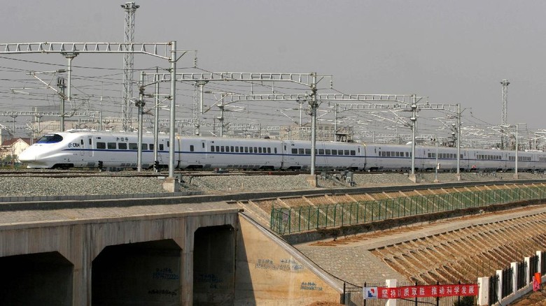Ada Kereta Kencang JKT-SBY, 100 Lintasan Sebidang Dihilangkan Ada Kereta Kencang JKT-SBY, 100 Lintasan Sebidang Dihilangkan