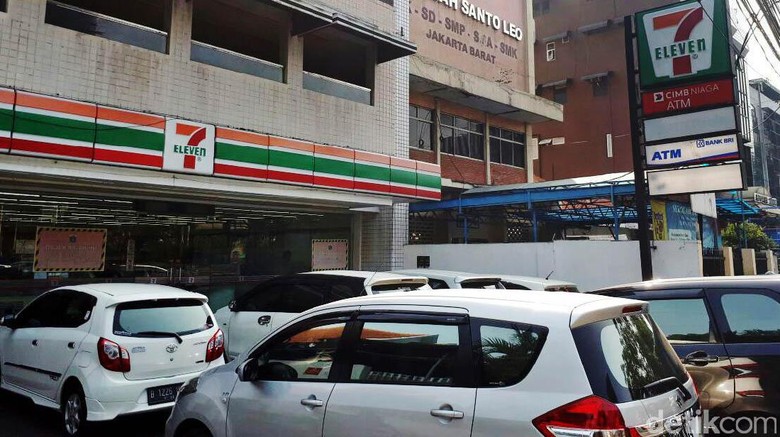 PHK 1.300 Karyawan, 7-Eleven Janji Lunasi Pesangon PHK 1.300 Karyawan, 7-Eleven Janji Lunasi Pesangon