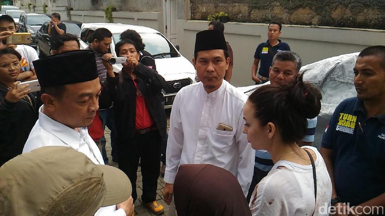 GNPF: Kata Istri, Pembacokan Hermansyah Bermula dari Senggol Mobil GNPF: Kata Istri, Pembacokan Hermansyah Bermula dari Senggol Mobil