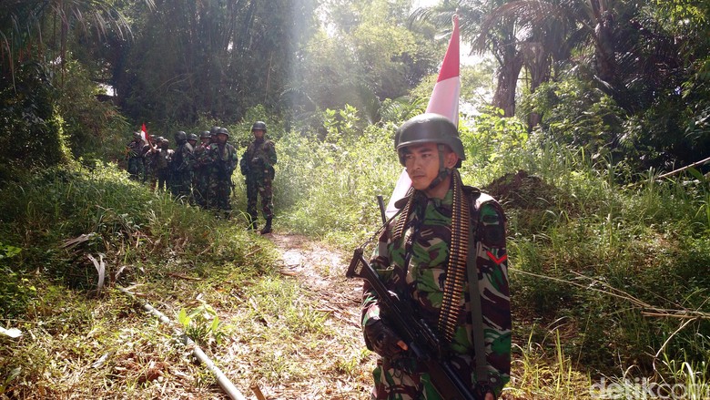 Di Balik Seragam-seragam Loreng yang Tak Pernah Disetrika Di Balik Seragam-seragam Loreng yang Tak Pernah Disetrika
