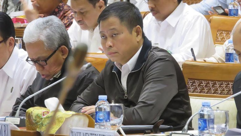 Jonan Minta Anggaran ESDM Dipotong Rp 460 Miliar Jonan Minta Anggaran ESDM Dipotong Rp 460 Miliar