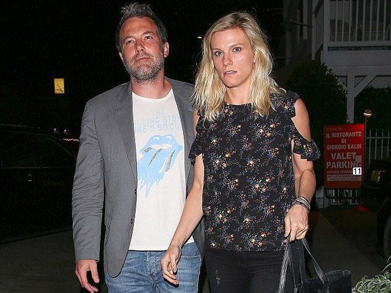 Kunjungi Toko Perhiasan, Ben Affleck dan Kekasih Cari Cincin Nikah? Kunjungi Toko Perhiasan, Ben Affleck dan Kekasih Cari Cincin Nikah?
