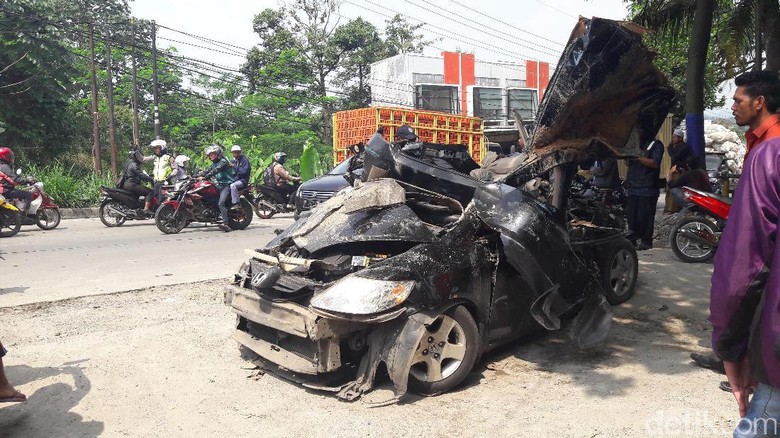 Sopir Truk yang Tewaskan 1 Keluarga di Bocimi Jadi Tersangka Sopir Truk yang Tewaskan 1 Keluarga di Bocimi Jadi Tersangka