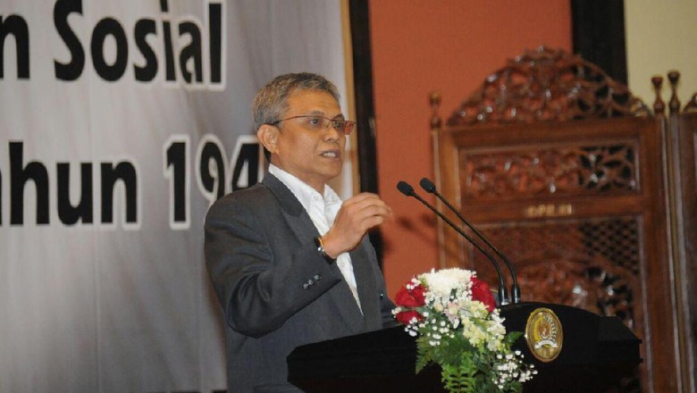 Pemerintah Perlu Kaji Ulang UU Bidang SDA, SDM & Dunia Bisnis Pemerintah Perlu Kaji Ulang UU Bidang SDA, SDM & Dunia Bisnis