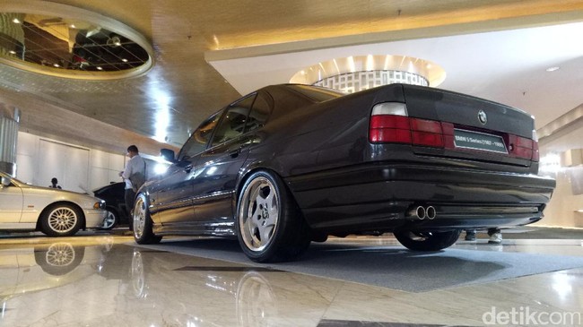 BMW Seri 5 Lintas Generasi Sambut All New BMW 5 Series BMW Seri 5 Lintas Generasi Sambut All New BMW 5 Series