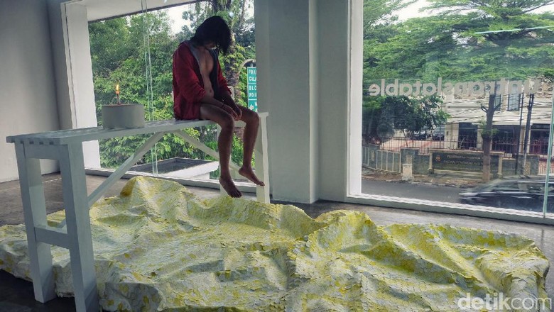 Kelvin Atmadibrata Tampilkan Pertunjukan Benched di Ruci Art Space Kelvin Atmadibrata Tampilkan Pertunjukan Benched di Ruci Art Space