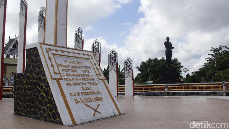 Di Sini Sukarno Tancapkan Tiang Simbol Pembangunan Palangka Raya Di Sini Sukarno Tancapkan Tiang Simbol Pembangunan Palangka Raya