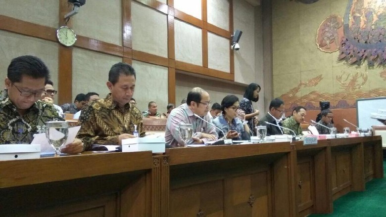 Rapat di DPR, Sri Mulyani Keseleo Lidah Sebut Miliar Jadi Triliun Rapat di DPR, Sri Mulyani Keseleo Lidah Sebut Miliar Jadi Triliun