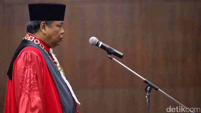 Arief Hidayat Jadi Ketua MK sampai Mei 2018