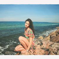 Rahasia Tak Terduga di Balik Pose Wanita-wanita Cantik Ini