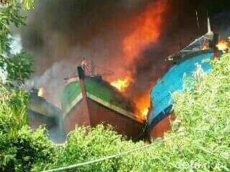 Polisi: Ada 14 Kapal yang Terbakar di Pati Polisi: Ada 14 Kapal yang Terbakar di Pati
