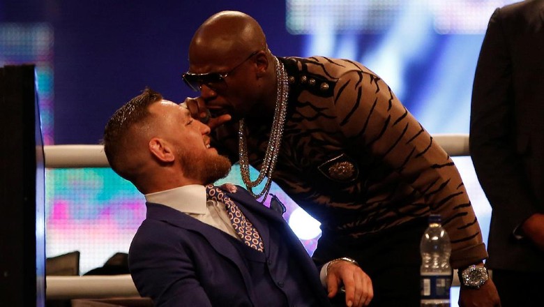Mobil Mayweather Dikepung Fans McGregor di London Mobil Mayweather Dikepung Fans McGregor di London