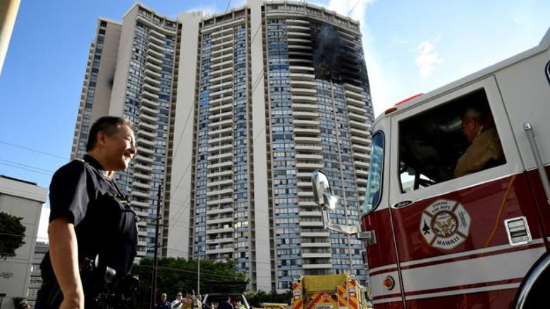 Kondominium Terbakar di Honolulu Hawaii, 3 Orang Tewas Kondominium Terbakar di Honolulu Hawaii, 3 Orang Tewas