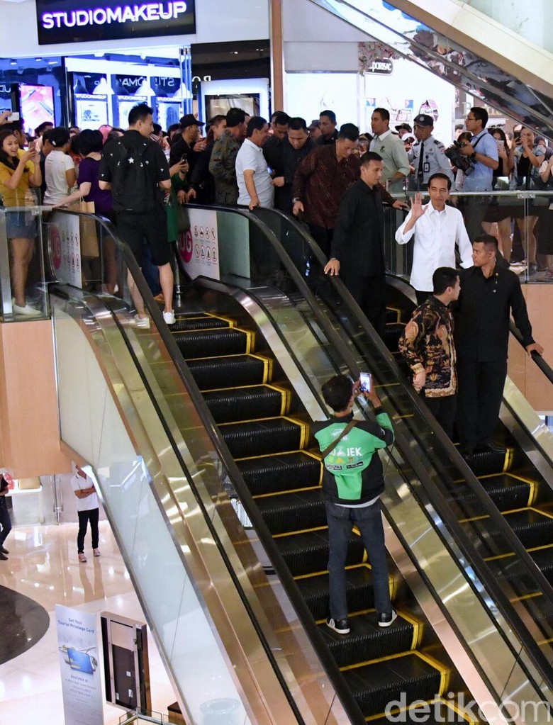 Ngemal ke Grand Indonesia, Jokowi Bikin Heboh Pengunjung Ngemal ke Grand Indonesia, Jokowi Bikin Heboh Pengunjung