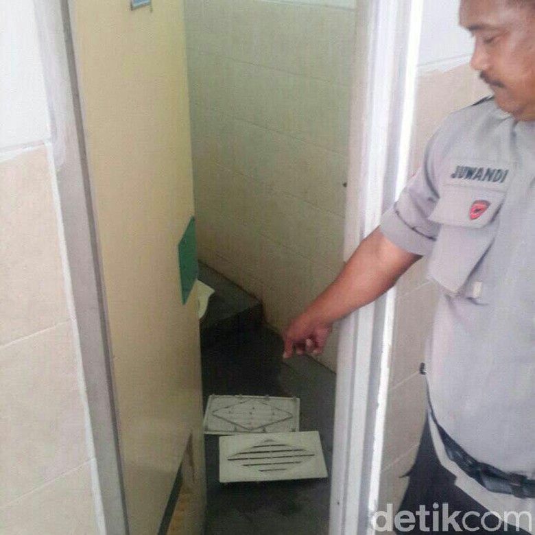 Tukang Siomay Pergoki Sejoli Mesum di Masjid Brimob Cirebon Tukang Siomay Pergoki Sejoli Mesum di Masjid Brimob Cirebon
